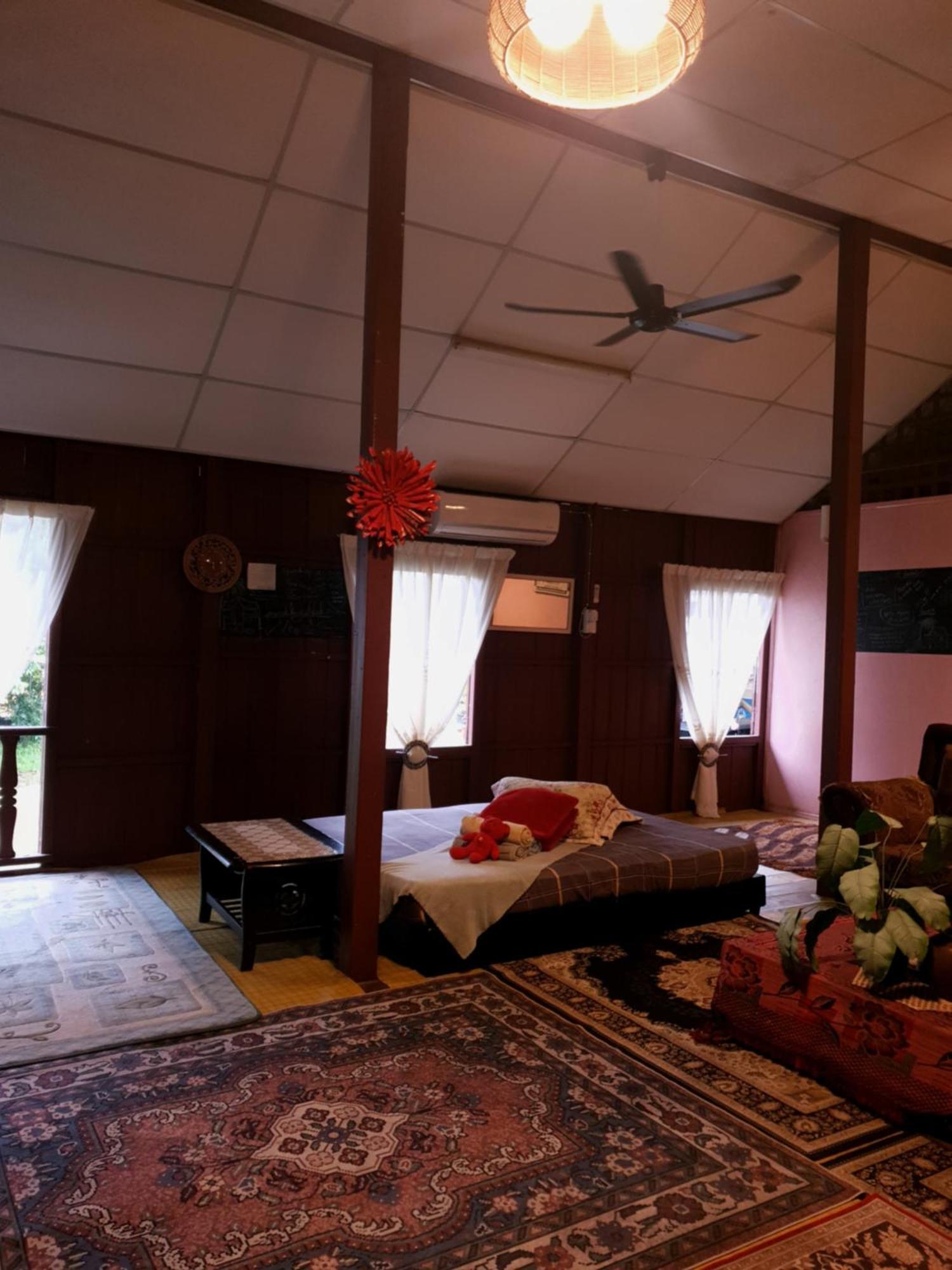 Holiday home Rumah Kayu Aboh