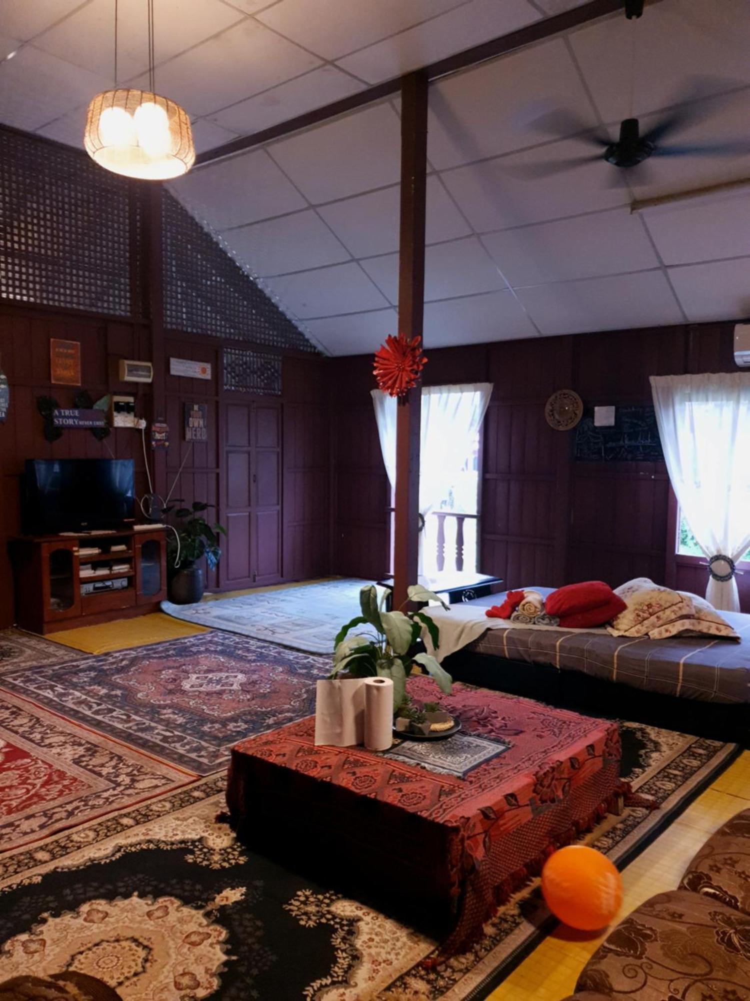 Holiday home Rumah Kayu Aboh