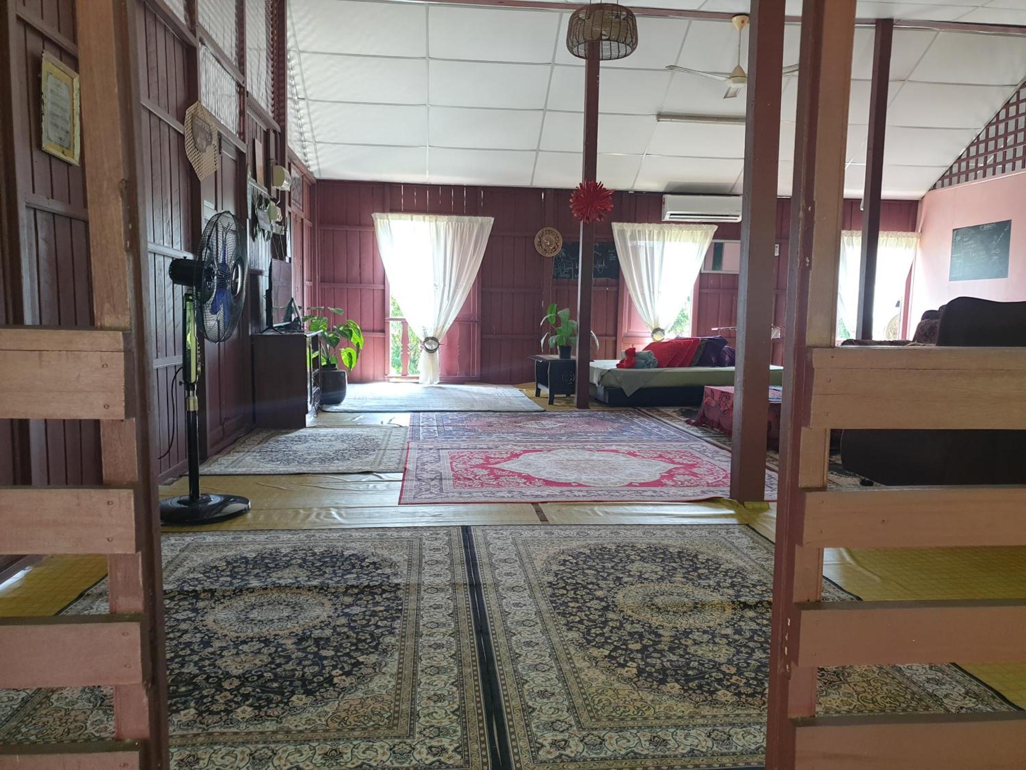 Holiday home Rumah Kayu Aboh