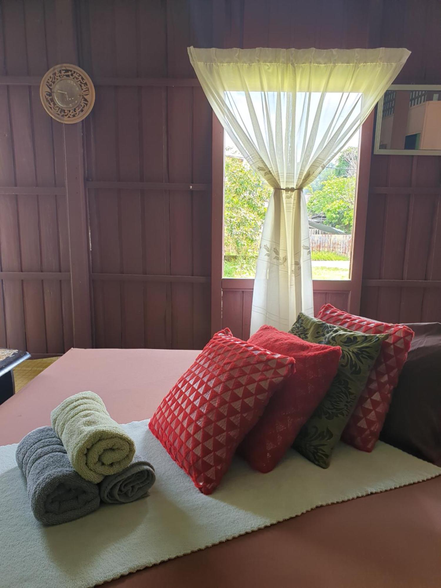 Holiday home Rumah Kayu Aboh *